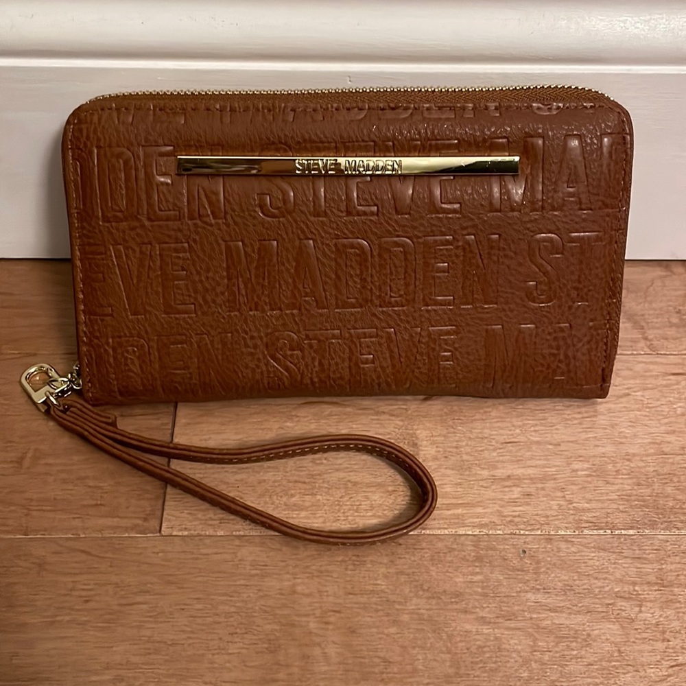 Steve Madden Wristlet
